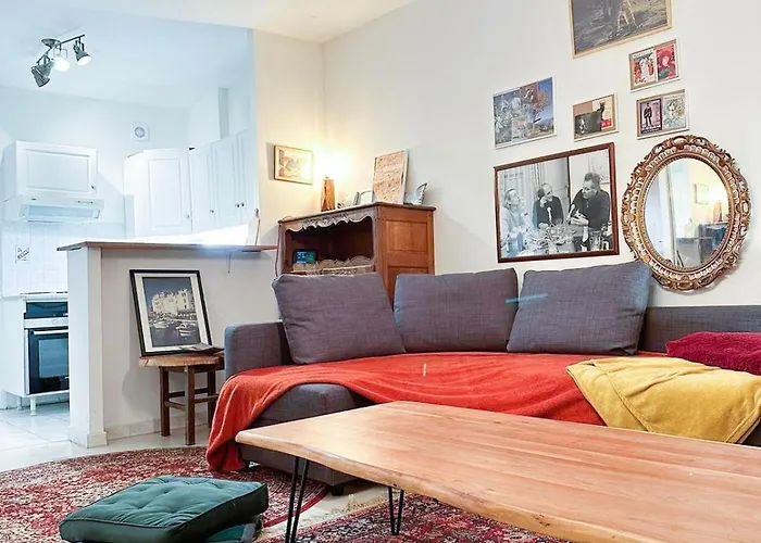 Charming Saint-Raphael (Var)